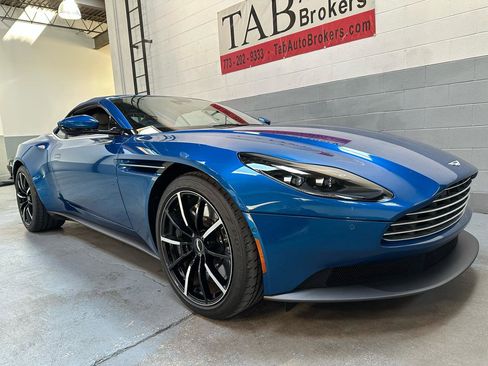 Used 2022 Aston Martin DB11 Volante image 8
