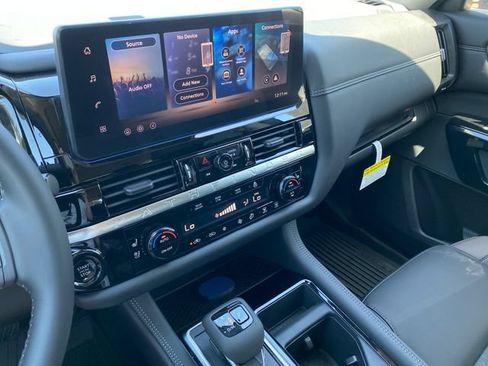 New 2026 Nissan Pathfinder Platinum AWD/4WD image 19