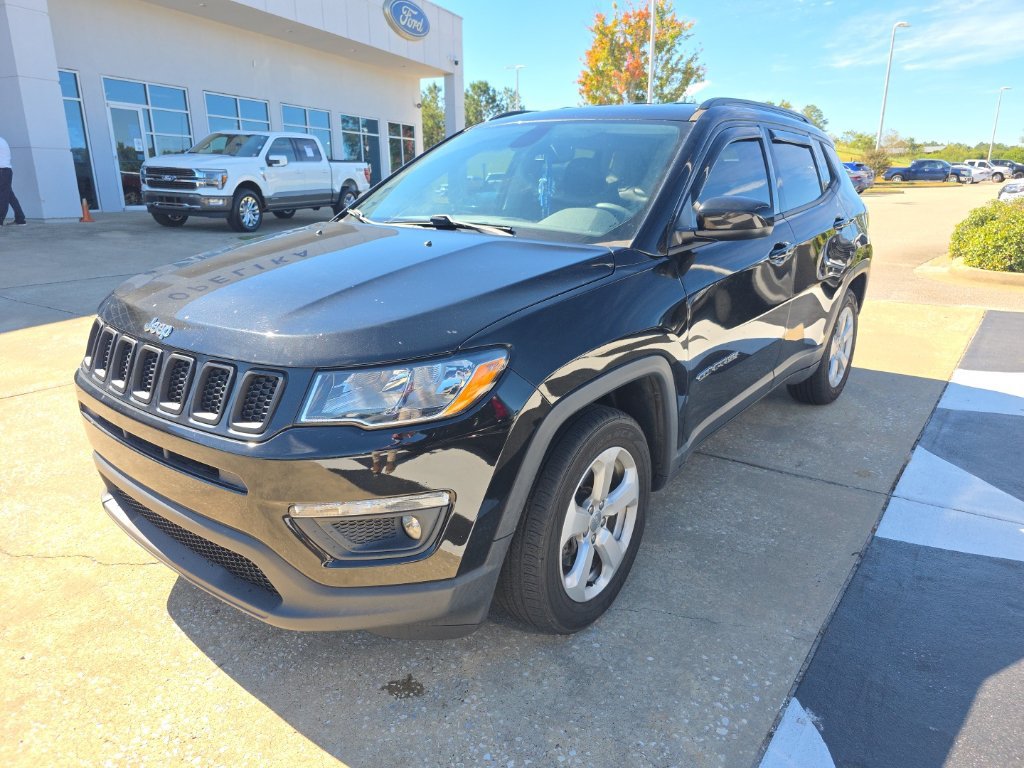 Used 2019 Jeep Compass Latitude w/ Popular Equipment Group FWD image 1
