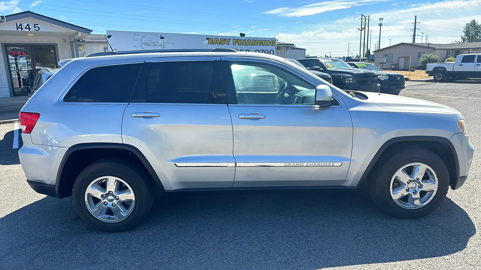 Used 2011 Jeep Grand Cherokee Laredo AWD/4WD image 17