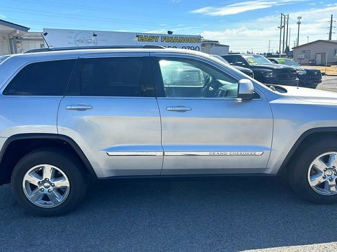 Used 2011 Jeep Grand Cherokee Laredo AWD/4WD image 17