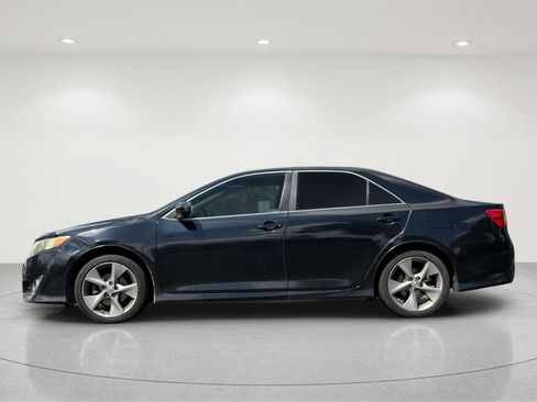 Used 2014 Toyota Camry SE FWD image 2