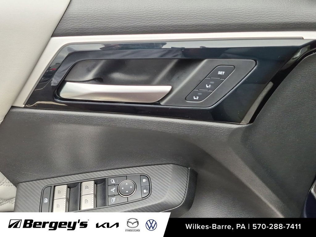 Used 2023 Mitsubishi Outlander SEL AWD/4WD image 14