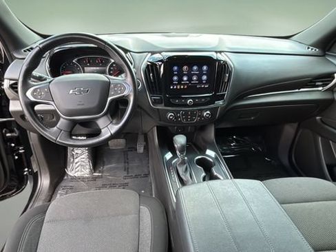 Used 2022 Chevrolet Traverse LT FWD image 16