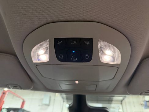 Used 2023 Chrysler Pacifica Touring-L FWD image 20