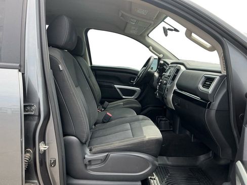 Used 2018 Nissan Titan SV AWD/4WD image 22