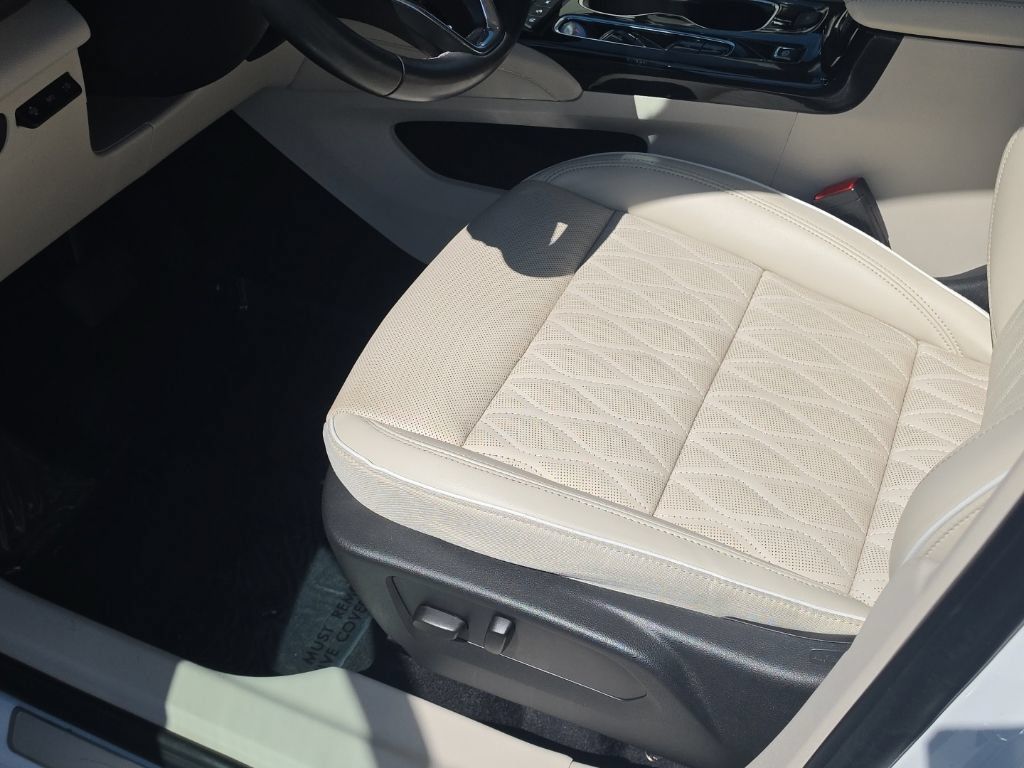 Certified 2022 Buick Envision Avenir w/ Technology Package II AWD/4WD image 18