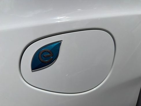 Used 2024 Chrysler Pacifica Limited FWD image 42