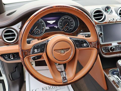 Used 2019 Bentley Bentayga image 31