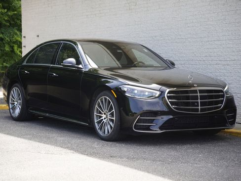 Used 2022 Mercedes-Benz S 500 4MATIC w/ AMG Line Package image 10