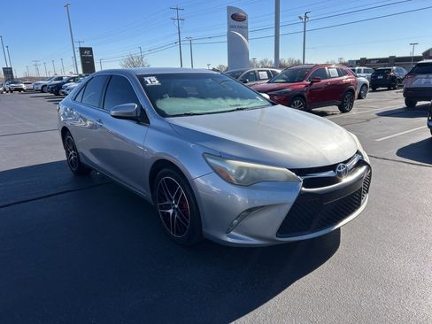 Used 2015 Toyota Camry SE image 18