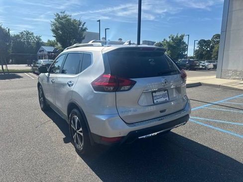 Used 2019 Nissan Rogue SV w/ Premium Package AWD/4WD image 6