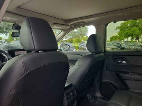 Used 2024 Nissan Rogue SL w/ SL Premium Package AWD/4WD image 15