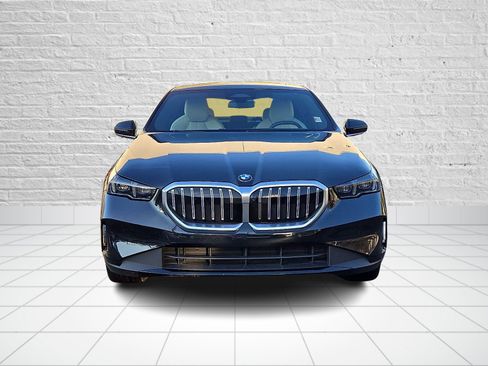 Used 2024 BMW 540i xDrive w/ Premium Package image 2