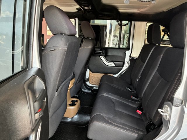 Used 2013 Jeep Wrangler Unlimited Sahara w/ Connectivity Group AWD/4WD image 29