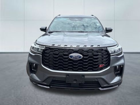 Used 2025 Ford Explorer ST AWD/4WD image 6