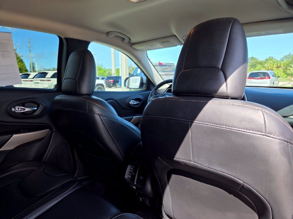 Used 2017 Jeep Cherokee Limited w/ Technology Group FWD image 17