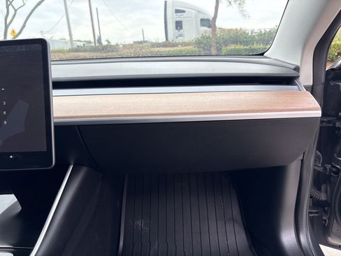 Used 2018 Tesla Model 3 Long Range AWD/4WD image 17