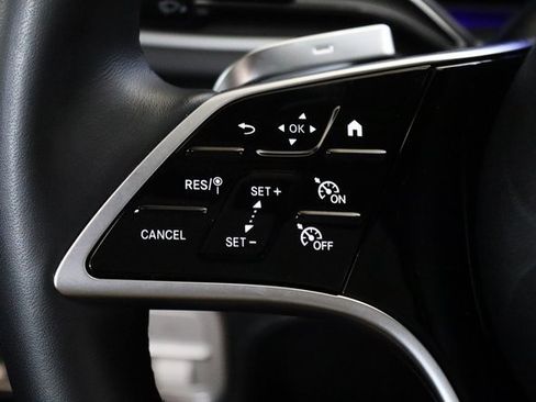 Used 2024 Mercedes-Benz GLE 450 4MATIC w/ AMG Line Exterior image 4