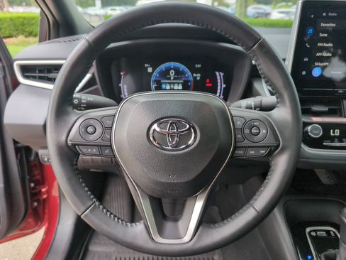 Certified 2025 Toyota Corolla SE w/ SE Premium Package FWD image 18