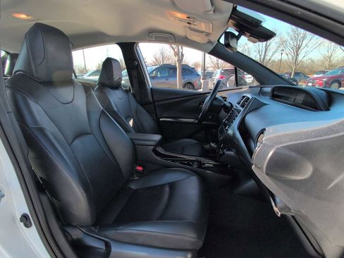 Used 2021 Toyota Prius L Eco image 22