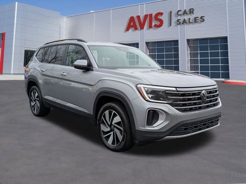 Used 2025 Volkswagen Atlas SE image 3