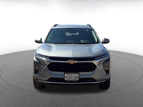 Used 2025 Chevrolet Trax LT image 4