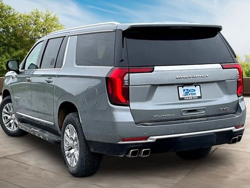Used 2025 GMC Yukon XL Denali AWD/4WD image 8