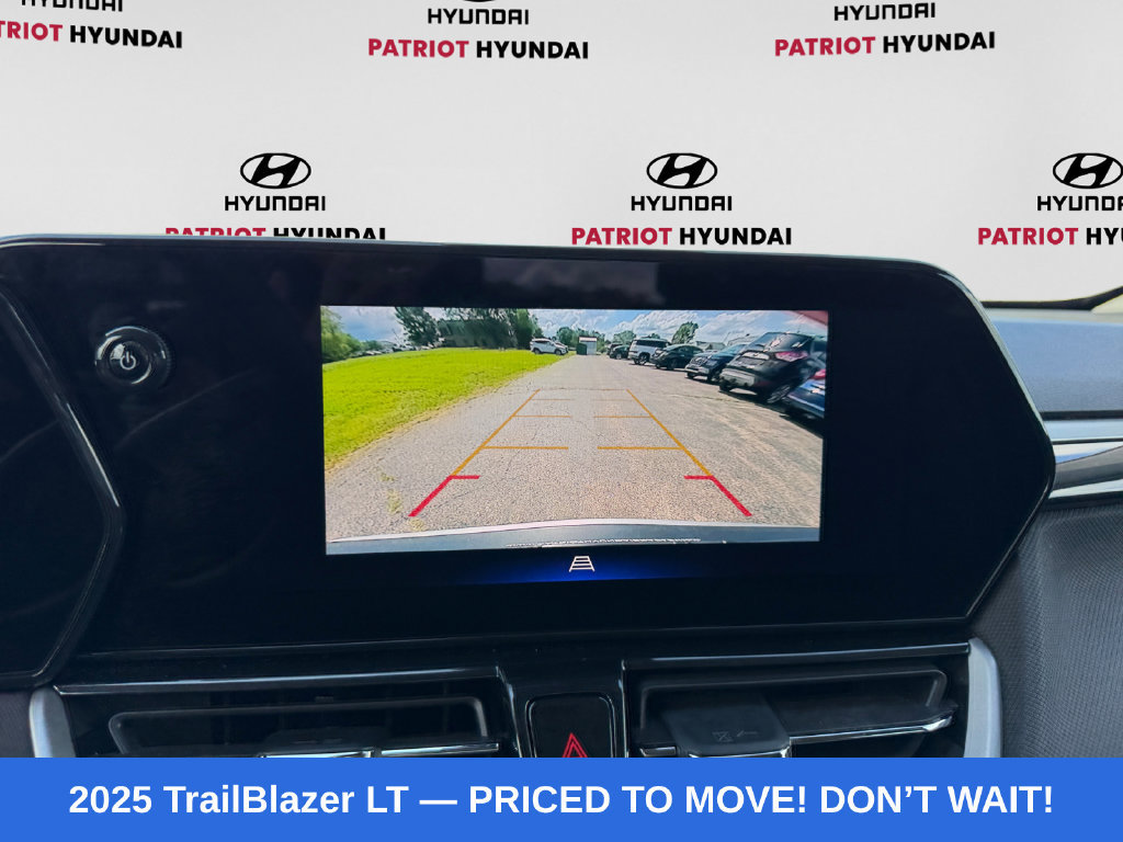 Used 2025 Chevrolet TrailBlazer LT AWD/4WD image 16