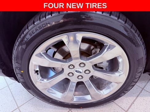 Used 2020 Ford Explorer Platinum w/ Premium Technology Package image 4