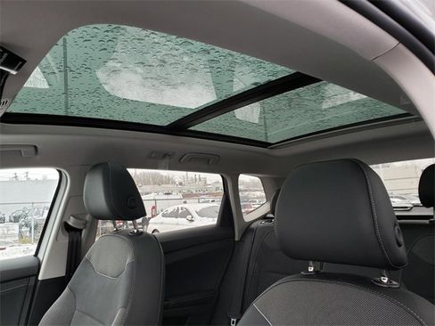 New 2026 Volkswagen Taos SE image 7