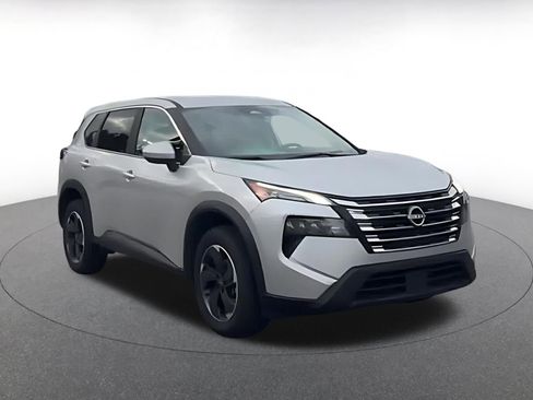 Used 2025 Nissan Rogue SV AWD/4WD image 2