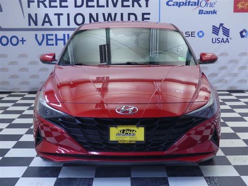 Used 2021 Hyundai Elantra SE image 2