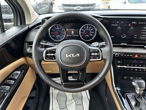 Used 2024 Kia Carnival EX image 14