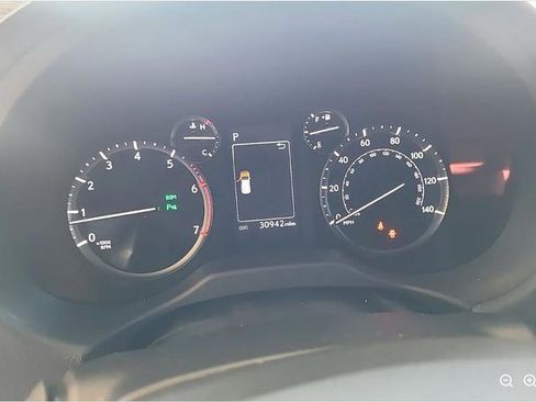 Used 2023 Lexus GX 460 Premium w/ Premium Package image 4