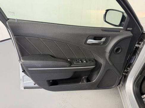 Used 2019 Dodge Charger SXT AWD/4WD image 17