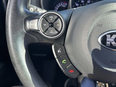Used 2018 Kia Soul Base image 15