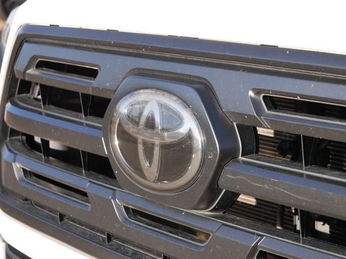 Used 2019 Toyota Tacoma SR image 17