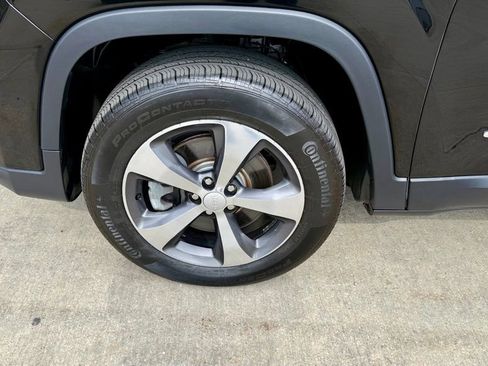 Used 2020 Jeep Cherokee Limited AWD/4WD image 12