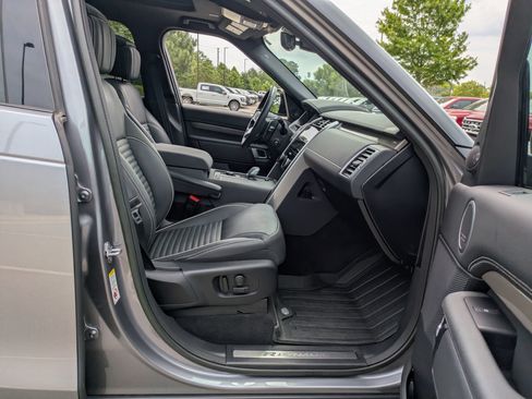 Used 2023 Land Rover Discovery Metropolitan Edition AWD/4WD image 76