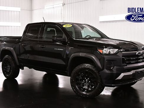Used 2024 Chevrolet Colorado Trail Boss w/ Technology Package AWD/4WD image 1