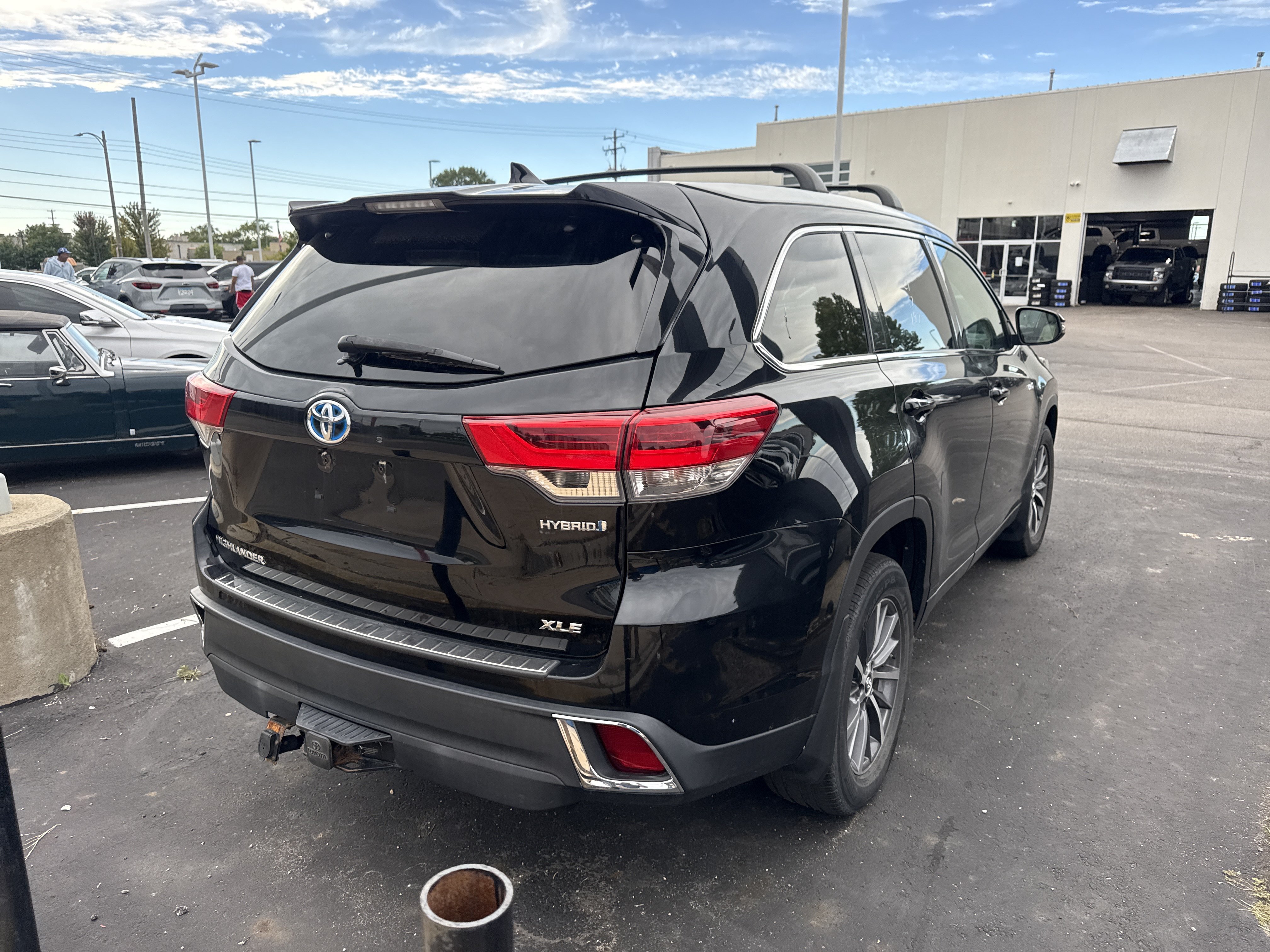 Used 2017 Toyota Highlander XLE AWD/4WD image 3