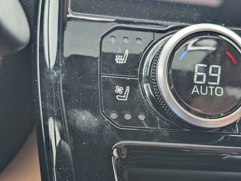 Used 2024 Toyota Highlander Platinum image 17