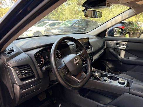 Used 2025 Nissan Rogue SV AWD/4WD image 35