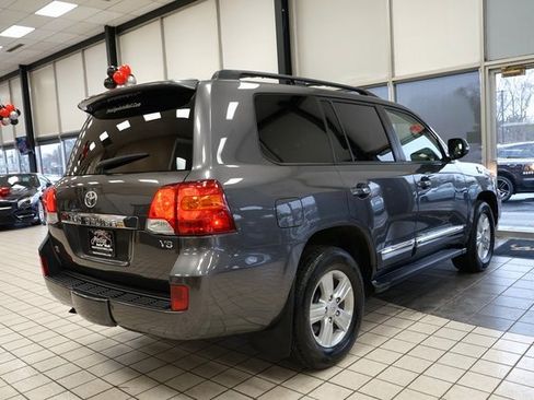 Used 2013 Toyota Land Cruiser image 20