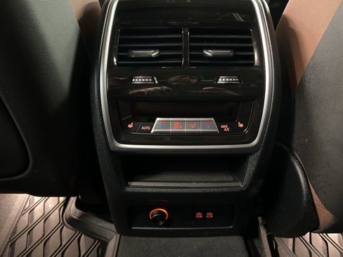 Used 2023 BMW X7 xDrive40i w/ Premium Package image 37