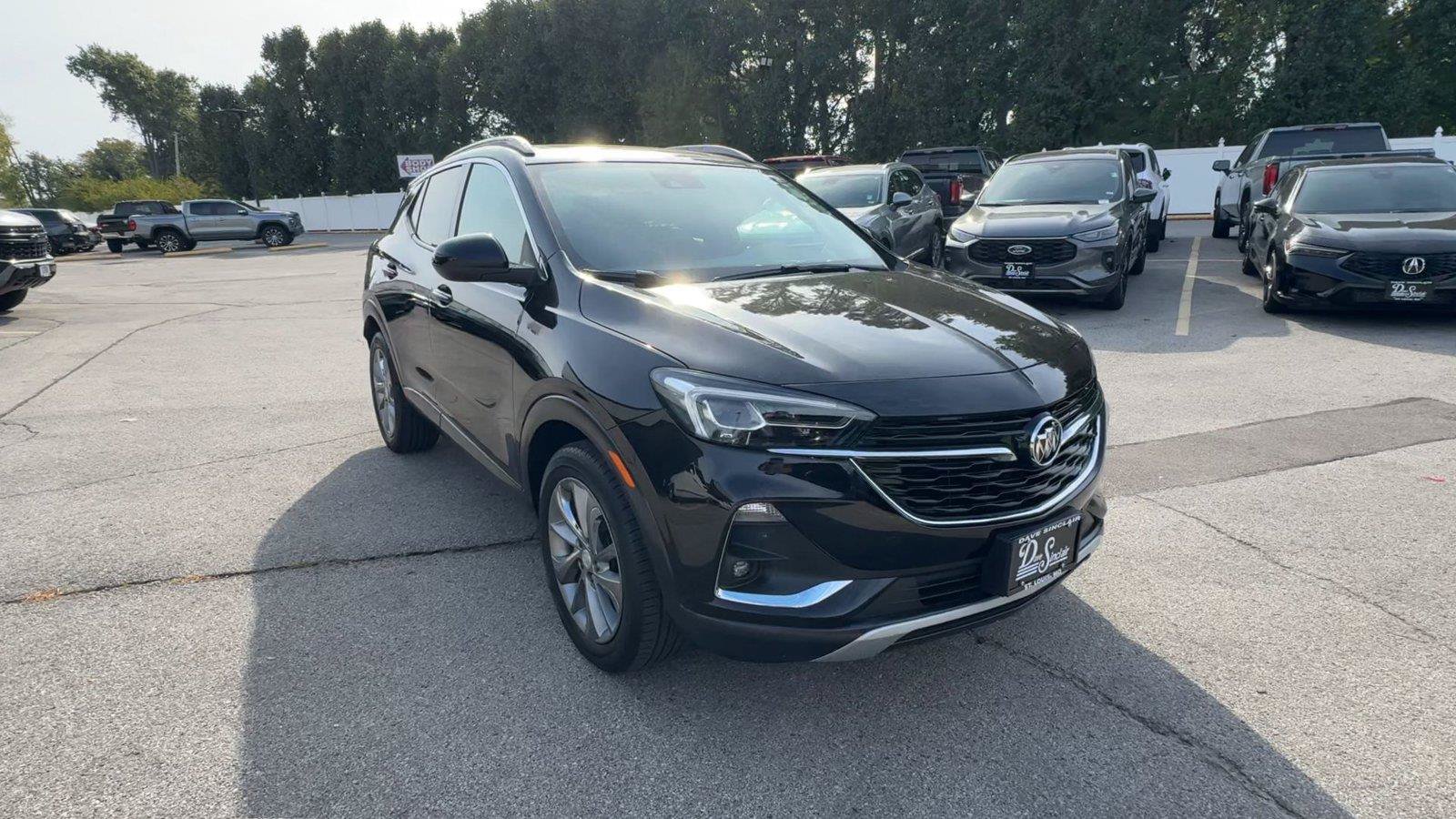 Used 2023 Buick Encore GX Essence w/ Experience Buick Package FWD image 3