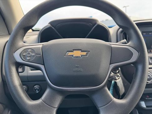 Used 2022 Chevrolet Colorado W/T w/ WT Convenience Package AWD/4WD image 16