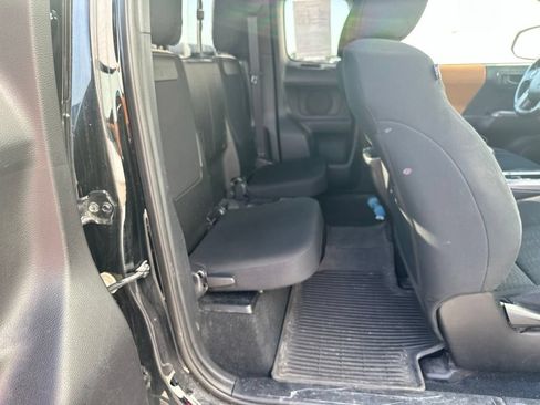 Used 2017 Toyota Tacoma SR5 AWD/4WD image 27