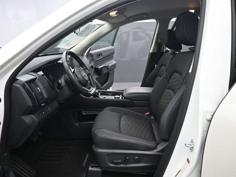 Used 2023 Nissan Pathfinder SV image 10